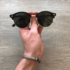 Men’s Ray-Ban round classic wayfayer sunglasses.